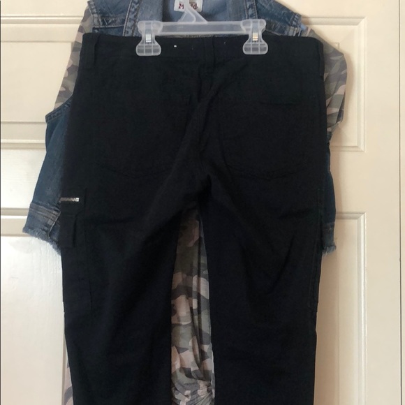 So Black Skinny Capri - Picture 4 of 4